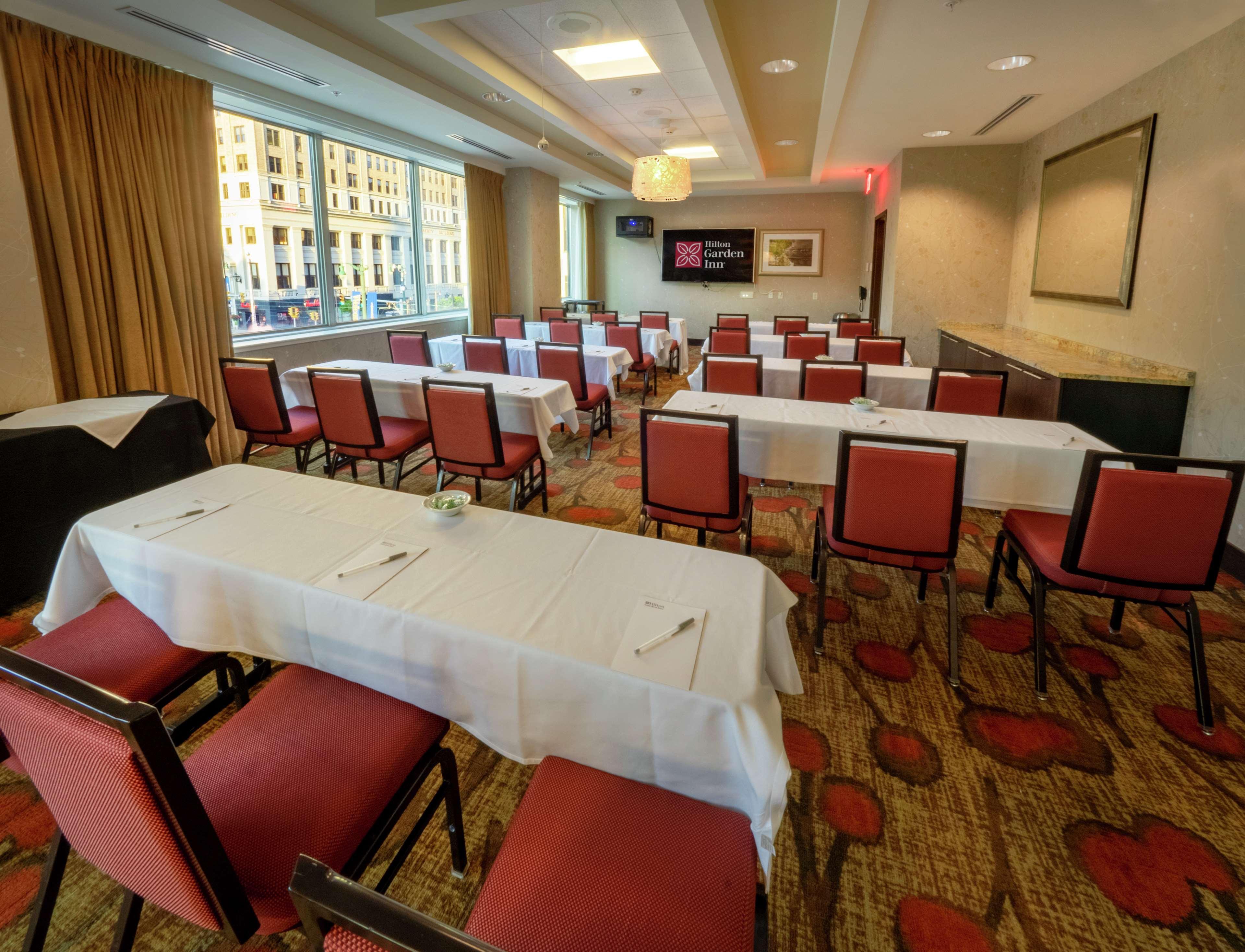 The Hilton Garden Inn Buffalo-Downtown Extérieur photo