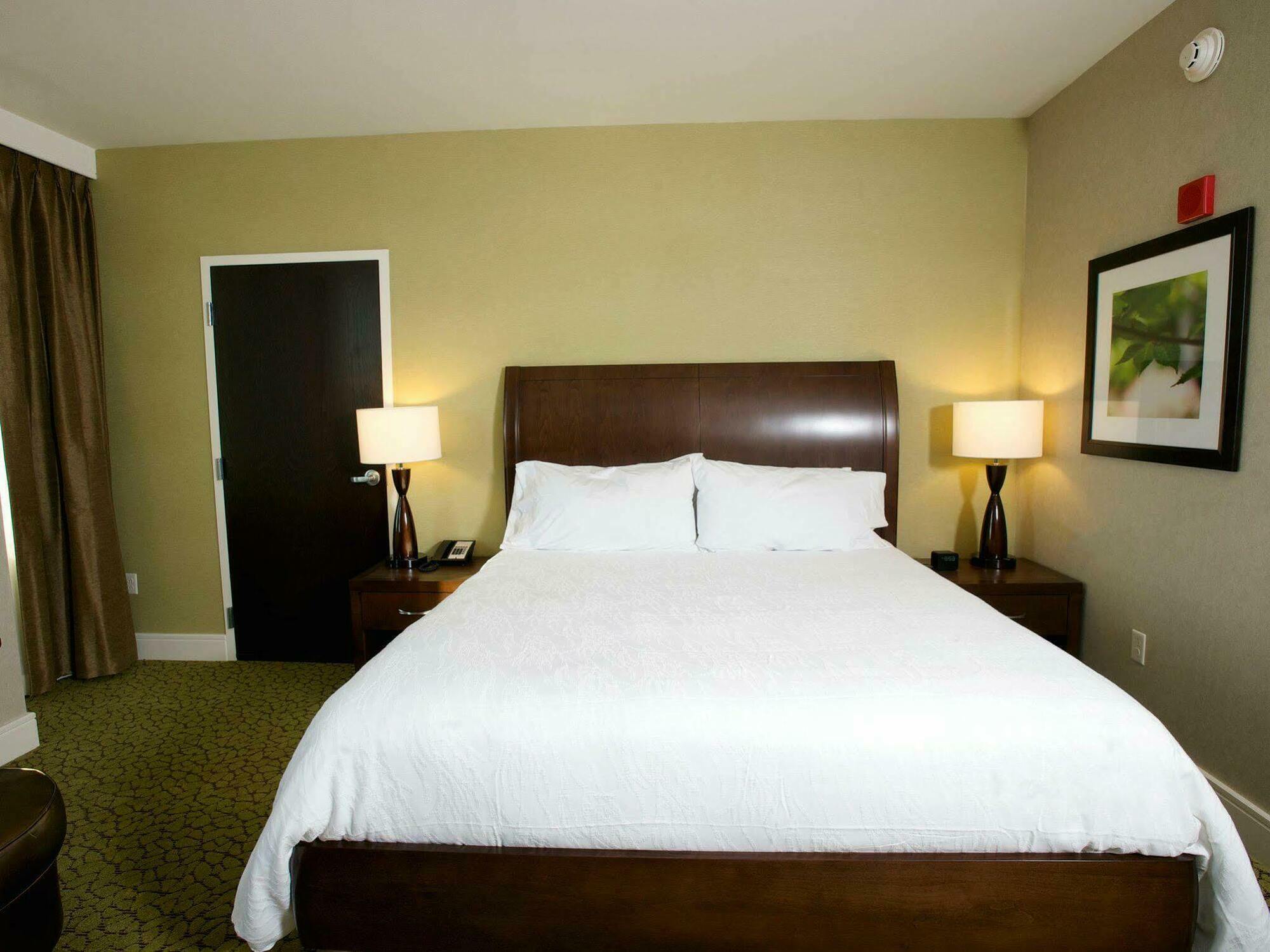 The Hilton Garden Inn Buffalo-Downtown Extérieur photo