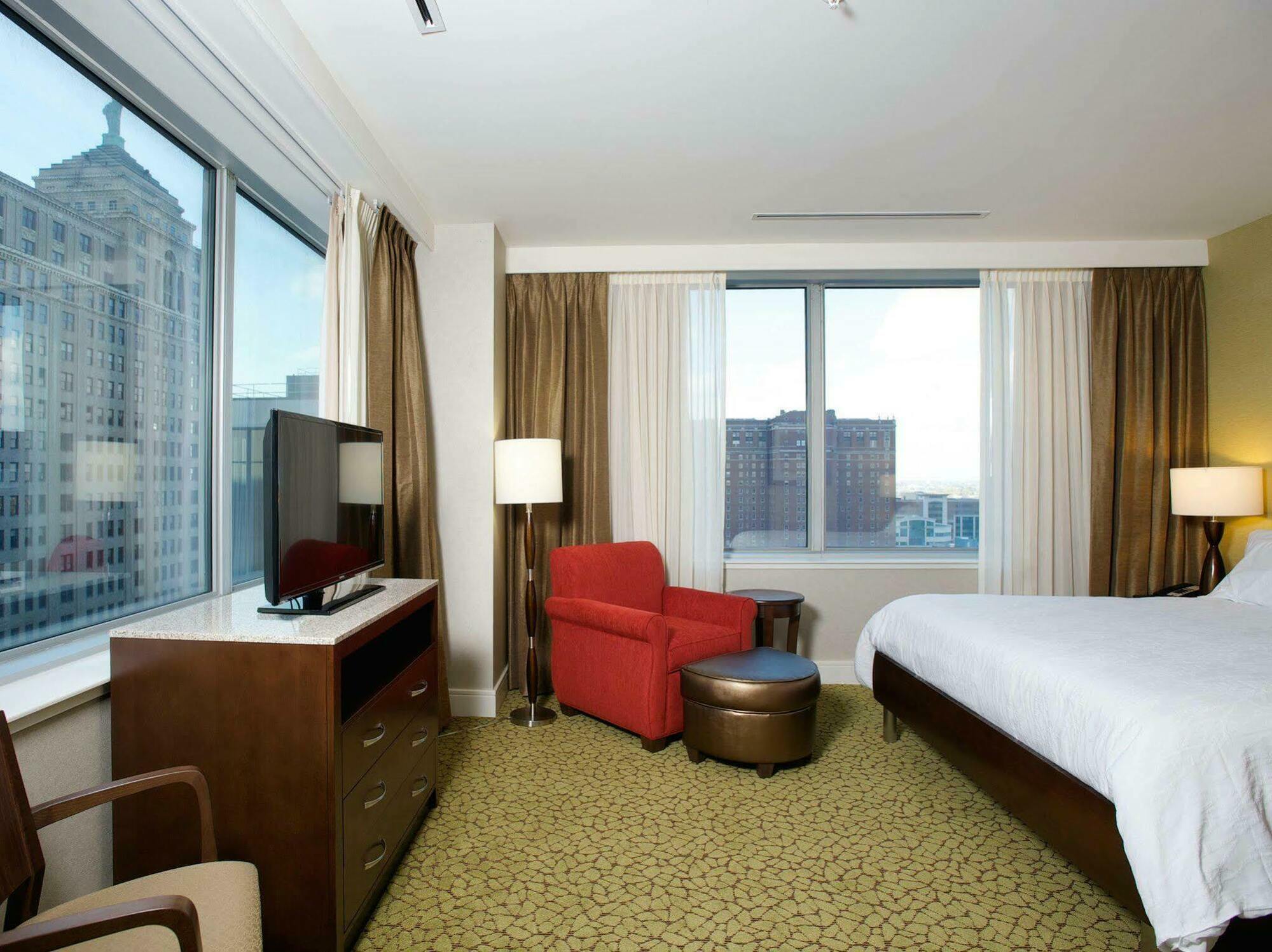 The Hilton Garden Inn Buffalo-Downtown Extérieur photo
